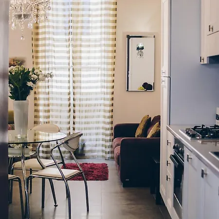 萨利港城市帕特酒店 *