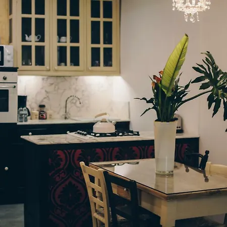 萨利港城市帕特酒店 公寓 *