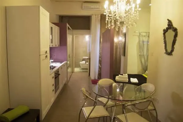 萨利港城市帕特酒店 公寓